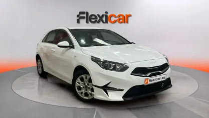 Usado Kia Ceed 136 CV (100 kW) 2023 Blanco Utilitario