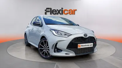 Usado Toyota Yaris Hybrid Sport 116 CV (85 kW) 2023 Blanco Berlina