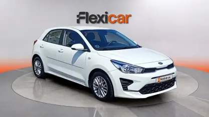 Usado Kia Rio 84 CV (61 kW) 2021 Blanco Berlina