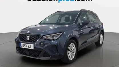 Usado Seat Arona Style 110 CV (80 kW) 2023 Gris SUV