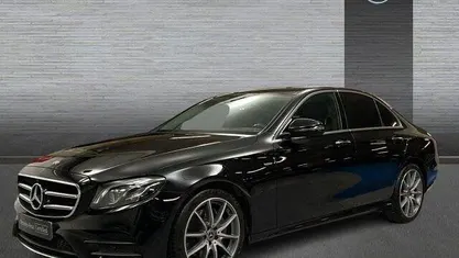 Usado Mercedes E200 AMG line 160 CV (117 kW) 2020 Negro obsidiana Berlina