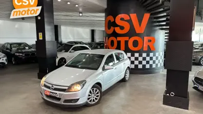 Usado Opel Astra GTC Enjoy 100 CV (73 kW) 2005 Gris / plata Berlina
