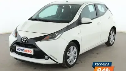 Usado Toyota Aygo X-play 70 CV (51 kW) 2015 Blanco Utilitario