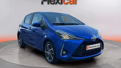Usado Toyota Yaris Hybrid 101 CV (74 kW) 2019 Azul Berlina