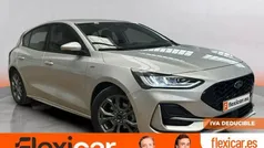 Gris / plata Usado 2023 Ford Focus ST-Line Berlina | 19.990 € (Precio justo)