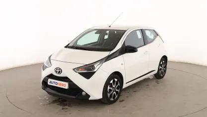 Usado Toyota Aygo X-play 72 CV (52 kW) 2019 Blanco Utilitario