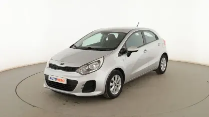 Usado Kia Rio 75 CV (55 kW) 2016 Gris Utilitario