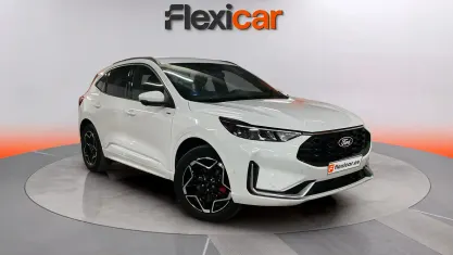 Usado Ford Kuga ST-Line 243 CV (178 kW) 2024 Blanco SUV