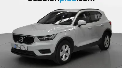 Usado Volvo XC40 Momentum 129 CV (94 kW) 2021 Gris plata SUV