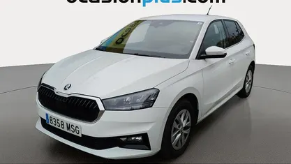 Usado Skoda Fabia Selection 95 CV (69 kW) 2024 Blanco Utilitario