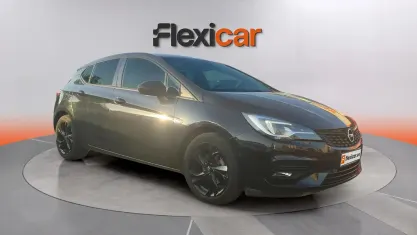 Usado Opel Astra Ultimate 145 CV (106 kW) 2021 Negro Berlina