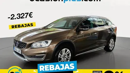 Marrón Usado 2016 Volvo V60 CC Kinetic Familiar | 12.223 € (Buen precio)