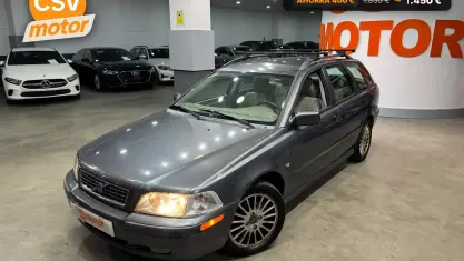 Usado Volvo V40 Kinetic 122 CV (89 kW) 2004 Gris / plata Familiar