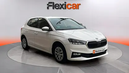 Usado Skoda Fabia Selection 95 CV (69 kW) 2024 Blanco Utilitario