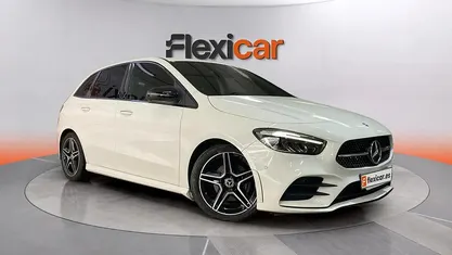 Usado Mercedes B200 150 CV (110 kW) 2023 Blanco Monovolumen