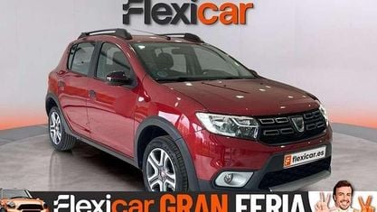 Usado Dacia Sandero Comfort 90 CV (66 kW) 2019 Rojo Utilitario