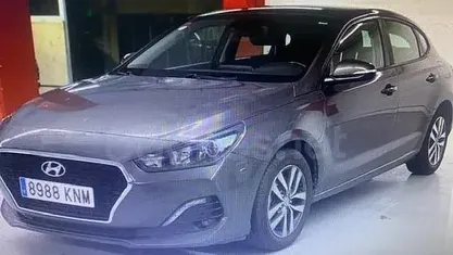 Usado Hyundai i30 GO! 120 HP (88 kW) 2018 Cinzento Sedan