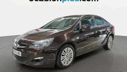 Marrón Usado 2014 Opel Astra Selective Berlina | 5990 € (Precio justo)