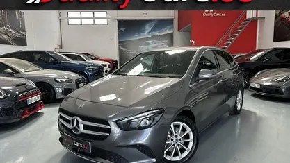 Usado Mercedes B200 150 CV (110 kW) 2019 Gris / plata Monovolumen