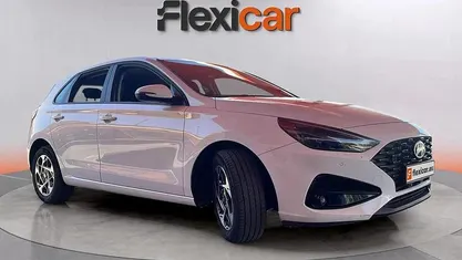 Usado Hyundai i30 101 CV (74 kW) 2024 Blanco Berlina