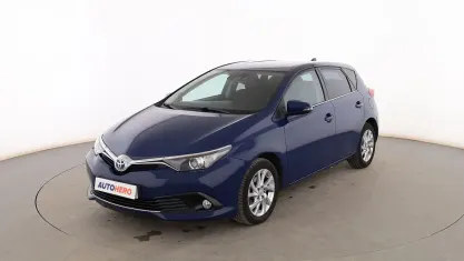 Usado Toyota Auris Hybrid Active 136 CV (100 kW) 2016 Azul Berlina