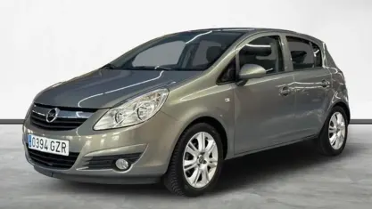 Usado Opel Corsa Cosmo 101 CV (74 kW) 2010 Gris Utilitario
