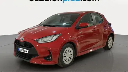 Usado Toyota Yaris Hybrid Business Edition 116 CV (85 kW) 2022 Rojo Utilitario