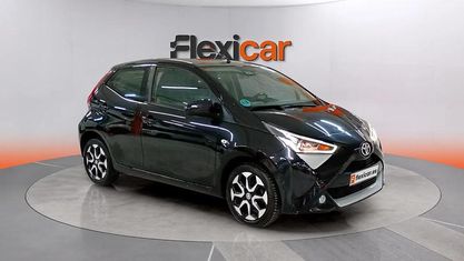 Używany Toyota Aygo X-play 72 KM (52 kW) 2021 Czarny Hatchback
