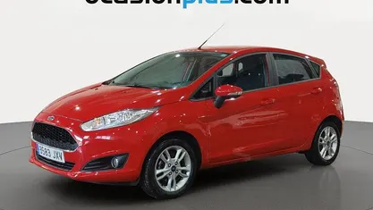 Begagnad Ford Fiesta Trend 95 HK (69 kW) 2017 Röd Halvkombi