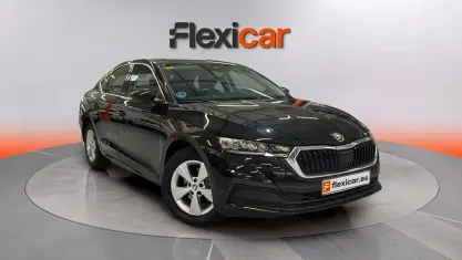 Usado Skoda Octavia Ambition 116 CV (85 kW) 2022 Negro Utilitario
