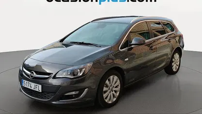 Usado Opel Astra Excellence 165 CV (121 kW) 2015 Gris Monovolumen