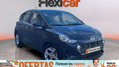 Usado Hyundai i10 67 CV (49 kW) 2022 Gris Utilitario