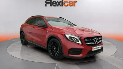 Usado Mercedes GLA180 122 CV (89 kW) 2020 Rojo SUV