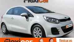 Blanco Usado 2015 Kia Rio Berlina | 8490 € (Precio justo)