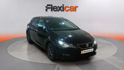 Usado Seat Leon Style 130 CV (95 kW) 2019 Negro Berlina