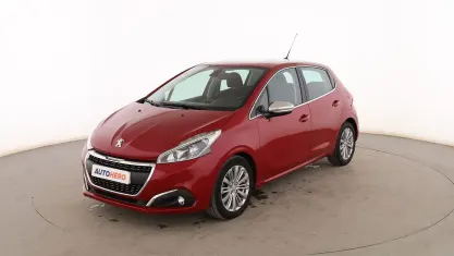 Usado Peugeot 208 Allure 100 CV (73 kW) 2018 Rojo Utilitario