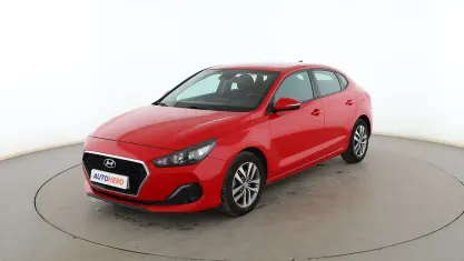 Usado Hyundai i30 120 CV (88 kW) 2018 Rojo Berlina