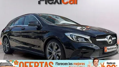 Usado Mercedes CLA180 Shooting Brake 122 CV (89 kW) 2018 Negro Familiar