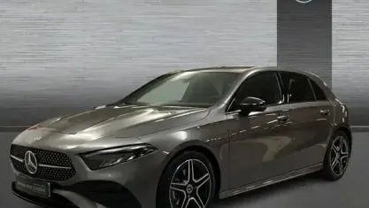 Nuevo Mercedes A180 116 CV (85 kW) 2025 Gris montaña Berlina