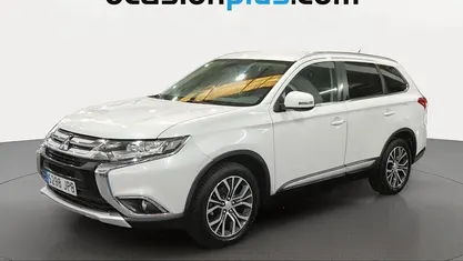 Käytetty Mitsubishi Outlander Motion 150 HP (110 kW) 2016 Valkoinen Katumaasturi
