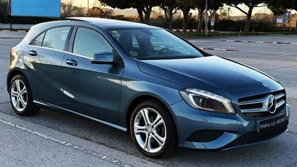 Usado Mercedes A180 Urban 109 CV (80 kW) 2015 Azul Utilitario