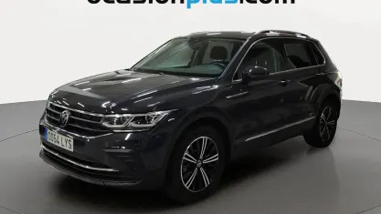 Usado VW Tiguan Life 130 CV (95 kW) 2022 Gris SUV