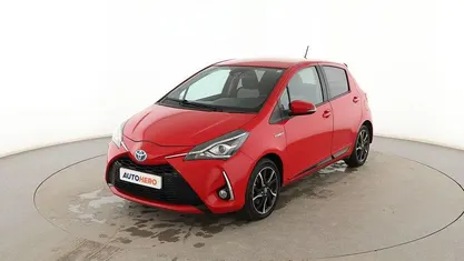 Usado Toyota Yaris Hybrid Active 101 CV (74 kW) 2017 Rojo Utilitario
