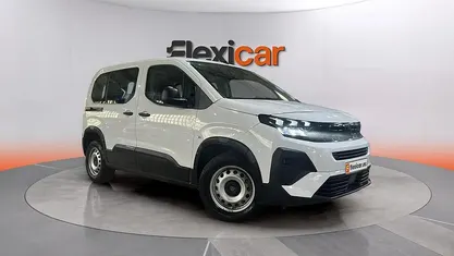 Usado Peugeot Rifter Allure 102 CV (75 kW) 2025 Monovolumen