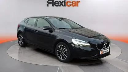 Usado Volvo V40 Momentum 120 CV (88 kW) 2018 Negro Utilitario
