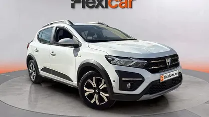 Usado Dacia Sandero Comfort 91 CV (66 kW) 2021 Blanco Utilitario