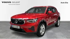 Rojo Usado 2023 Volvo XC40 Core SUV | 34.500 € (Precio justo)