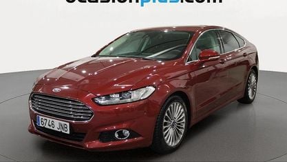 Usado Ford Mondeo Titanium 241 HP (177 kW) 2016 Vermelho Sedan