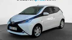 Blanco Usado 2016 Toyota Aygo X-play Utilitario | 11.200 € (Precio justo)