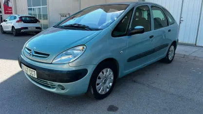 Usado Citroën Xsara Picasso 90 CV (66 kW) 2004 Azul Monovolumen